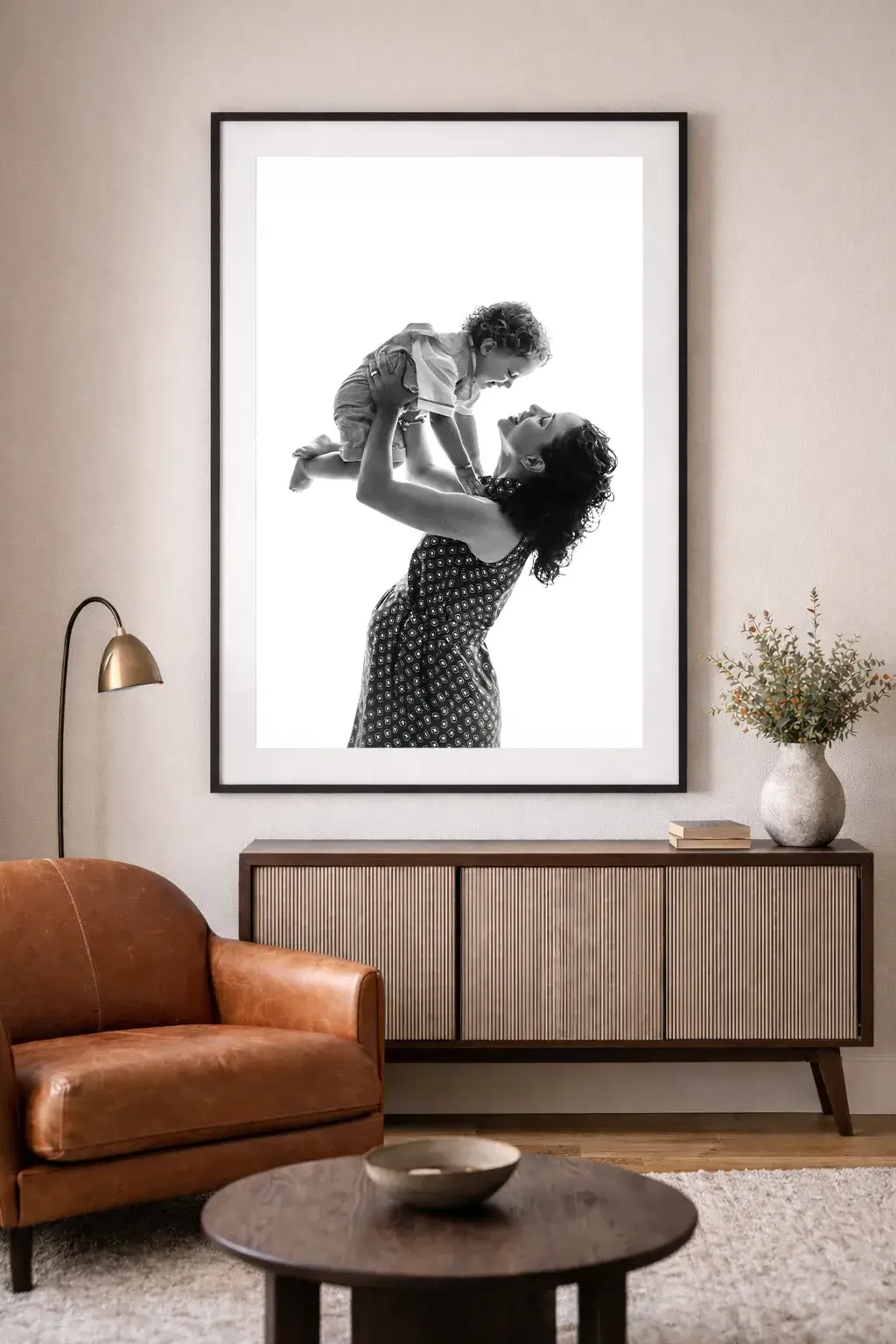 Ritratto madre e bambino in bianco e nero, fotografia fine art stampata e incorniciata